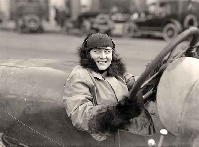 Womon Auto Racer
